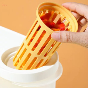 Italadagoló csappal és szűrővel 3,9 l sárga