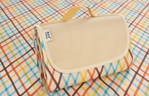 Összehajtható piknik takaró, strandszőnyeg, bézs-színes