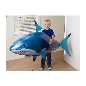 Távirányítós levegőben úszó cápa