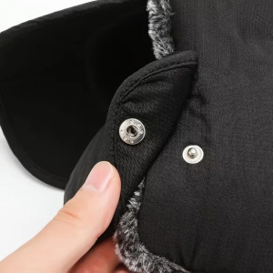 Vastag műszőrmés téli sapka arc- és fülvédővel, fekete