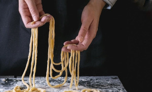 Tanulj meg friss, házi tésztát és szószokat készíteni Pasta és Prosecco Estünkön