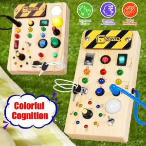 Színes fa foglalkoztató tábla érzékszervi játékkal