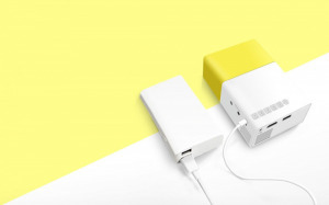J9 mini projektor (sárga)