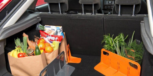 Csomag rögzítő tálca csomagtartóba kicsi