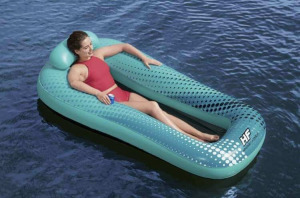 Felfújható strandmatrac italtartóval, és fejtámasszal (Bestway)