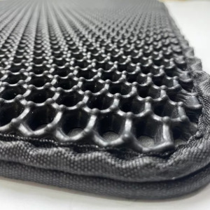 Méhsejt mintájú kétrétegű szőnyeg macskaalomhoz, 45x60 cm fekete