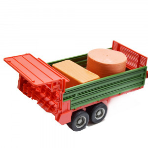 Traktor pótkocsival, bálákkal