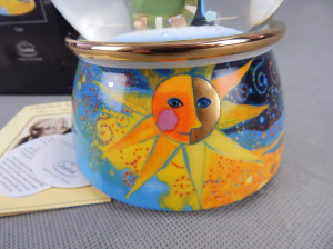 Goebel Rosina Wachtmeister Sole Sonne 14cm zenedoboz hógömb