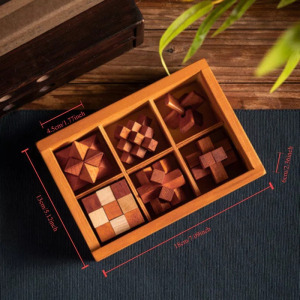 Fából készült kilenc linkes oktatójáték ajándékdobozban