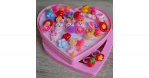 Kislányos gyűrű szett, szív dobozban, 36 db gyűrű