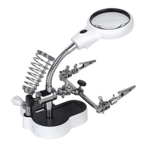 Paneltartó (harmadik kéz) LED-es nagyítóval, 2 db csipesszel, pákatartóval