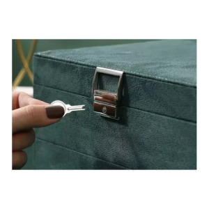 Praktikus ékszertartó doboz