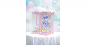 Akril maci díszdobozban, LED világítással 30 cm