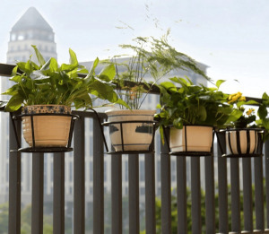 Felakasztható virágtartó - barna